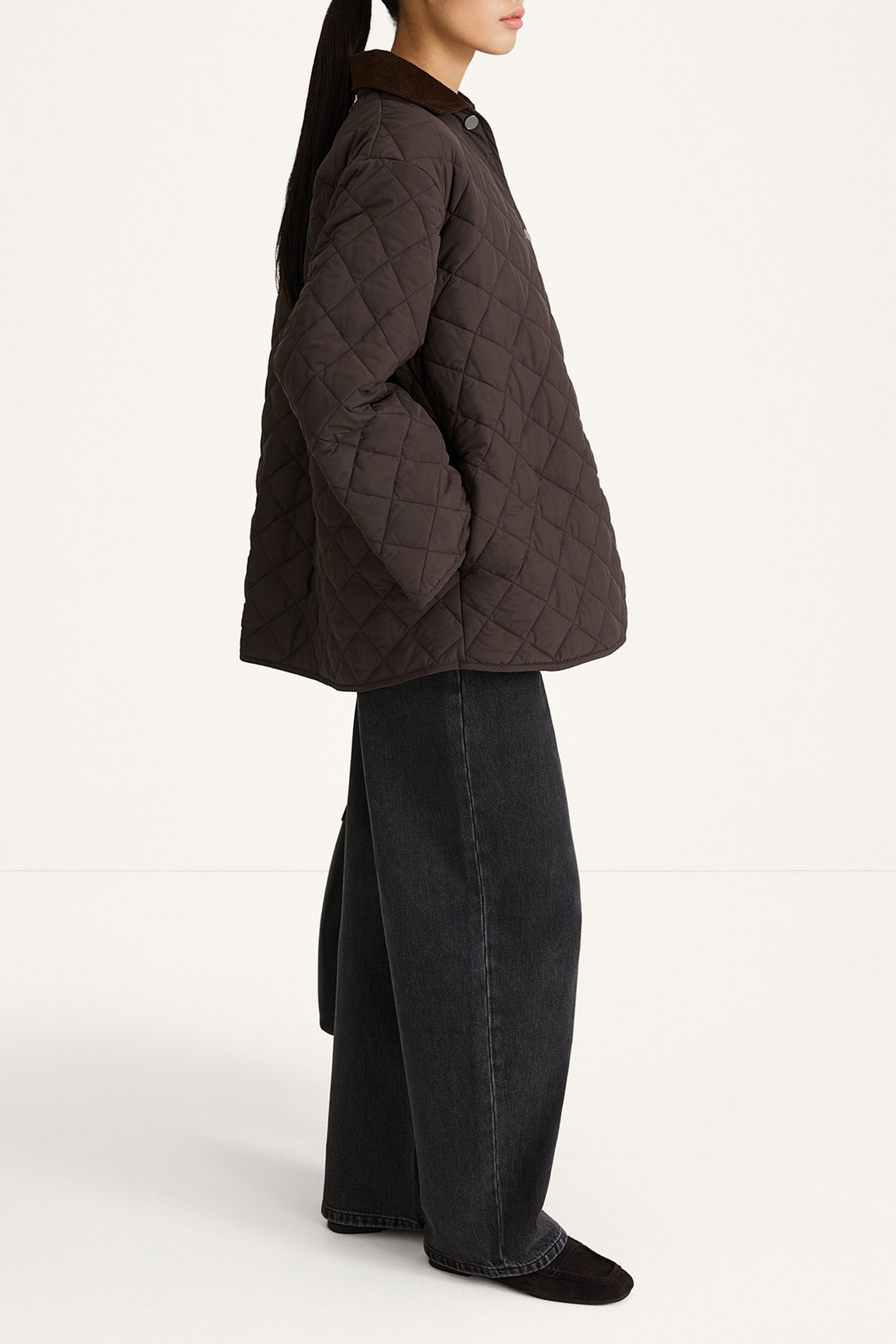 Brown quilted jacket stylein sabria model image side