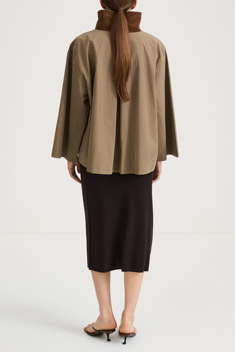 Salerno flared short trench jacket army green stylein model image back