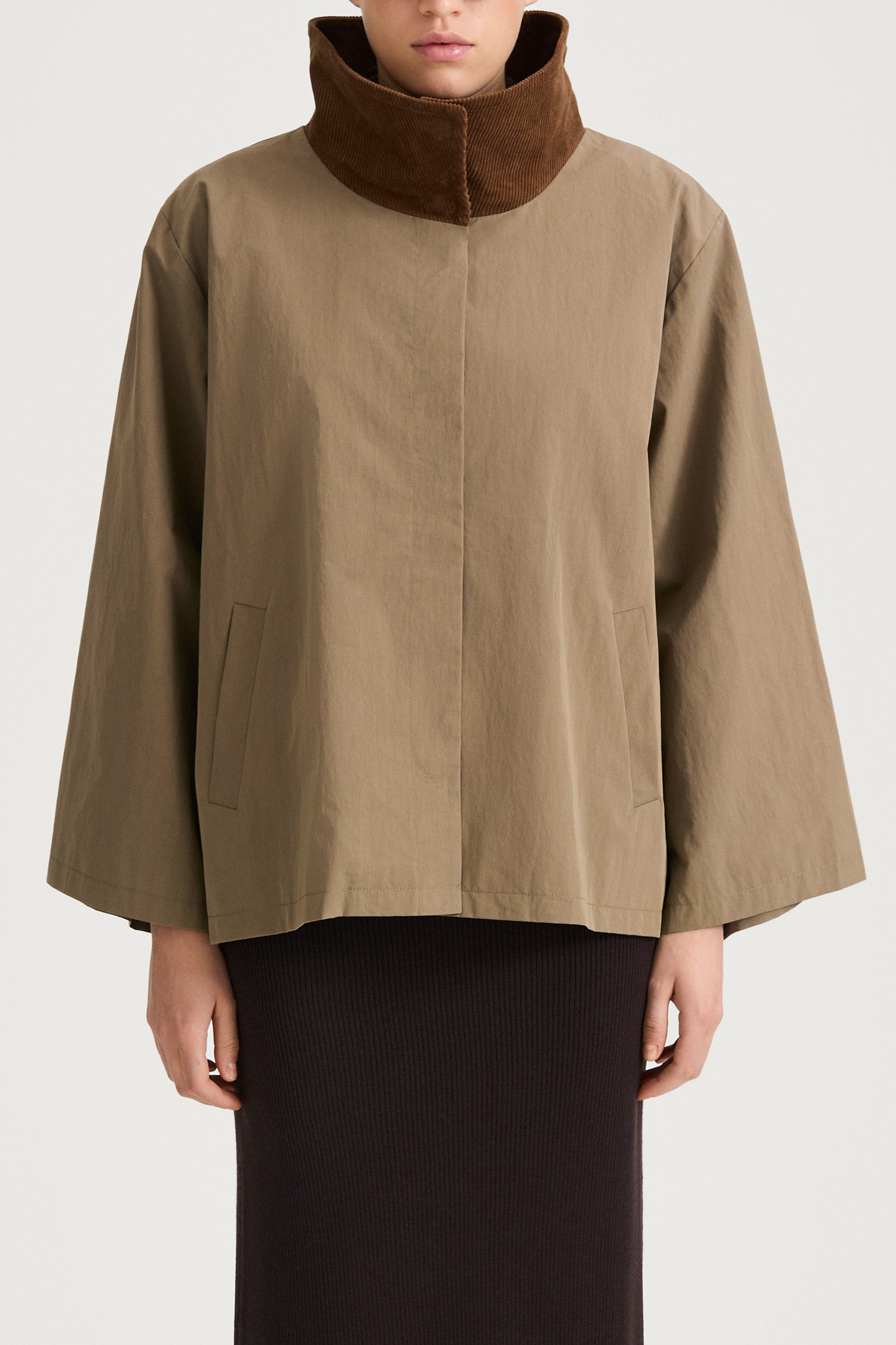 Salerno flared short trench jacket army green stylein model image front close