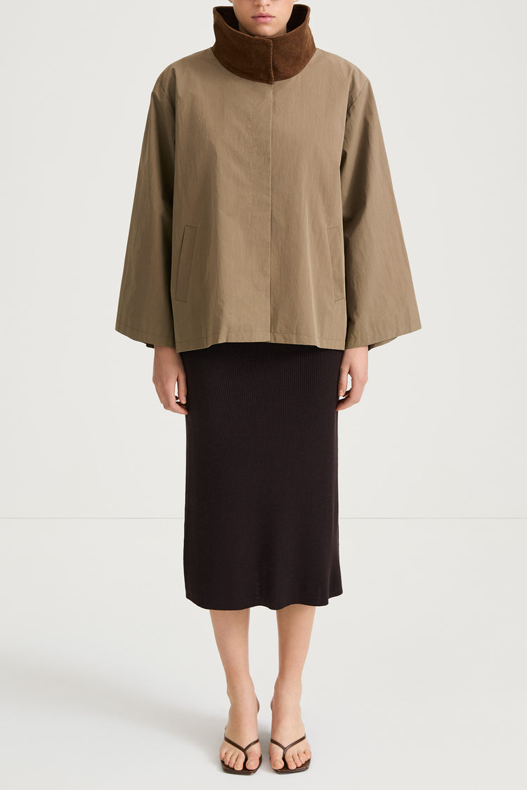 Salerno flared short trench jacket army green stylein model image front