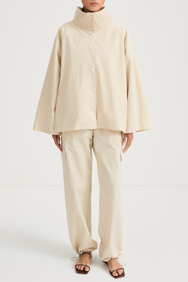 Salerno flared short trench jacket cream stylein model image front