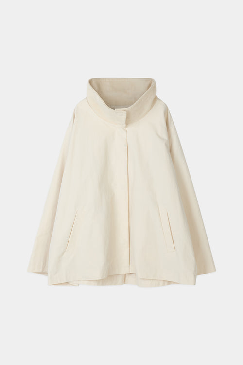 Salerno flared short trench jacket cream stylein model image front