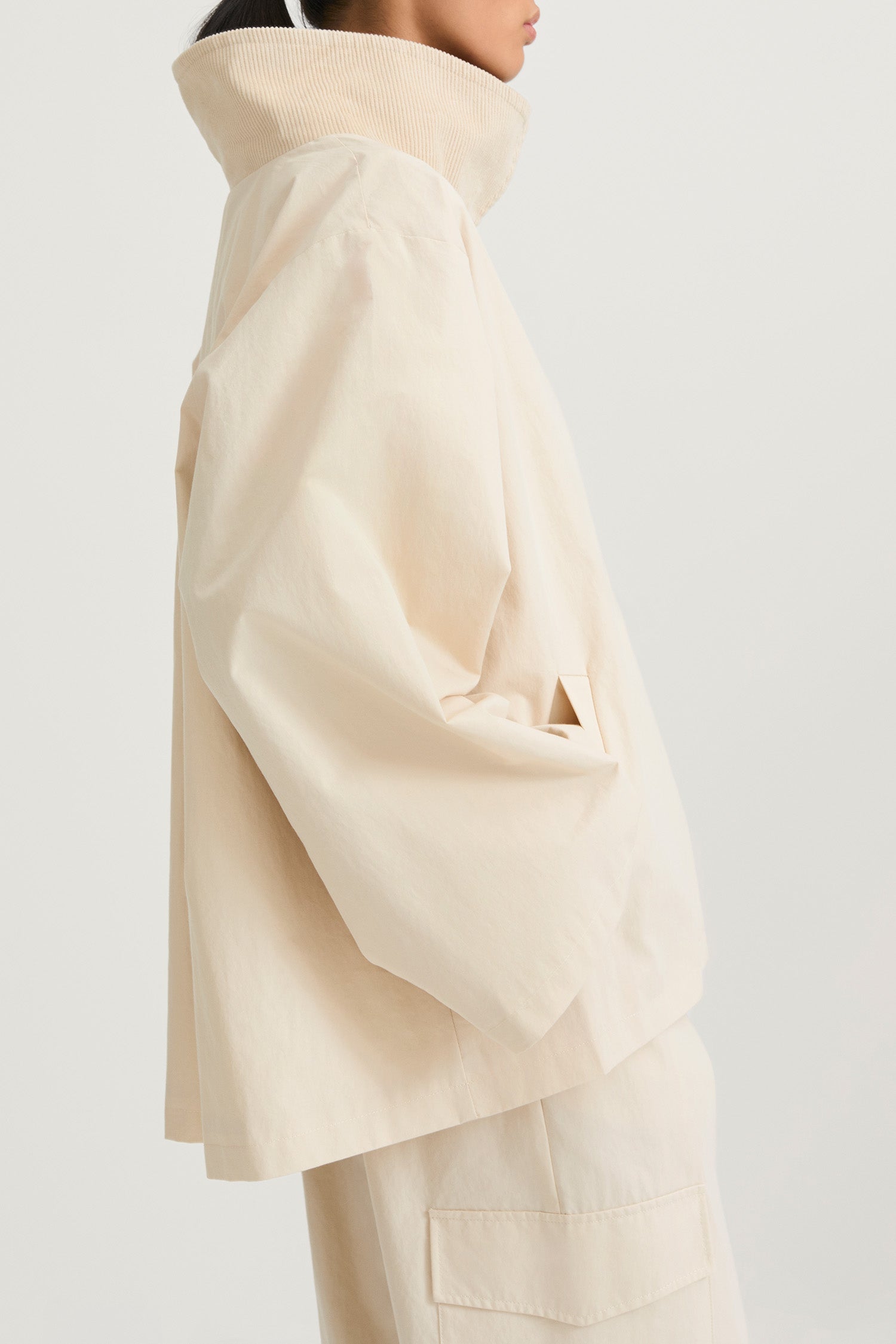 Salerno flared short trench jacket cream stylein model image side close