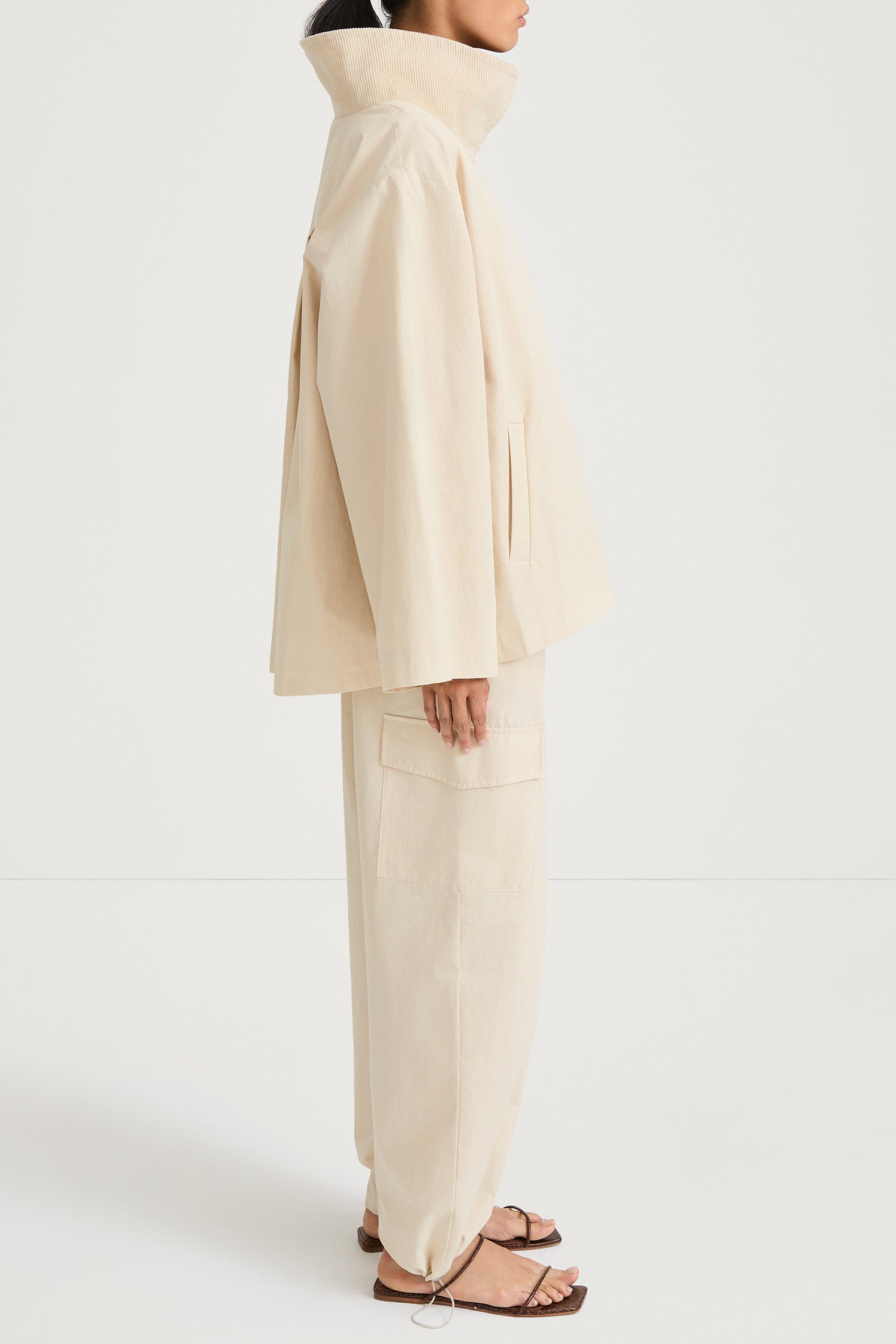 Salerno flared short trench jacket cream stylein model image side