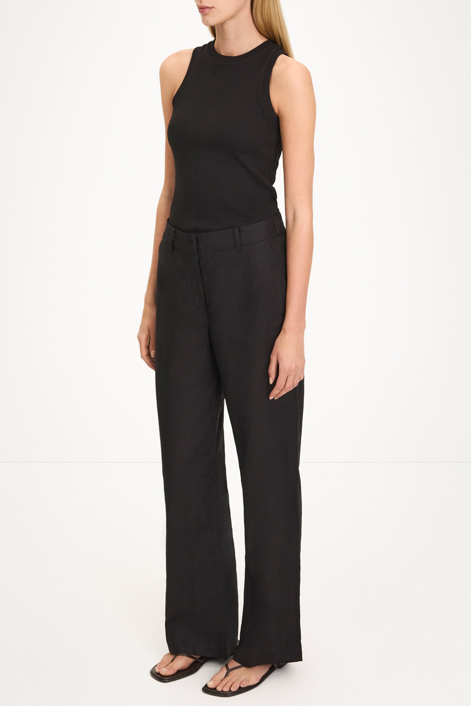 Sandrine linen trousers coffee stylein model image side