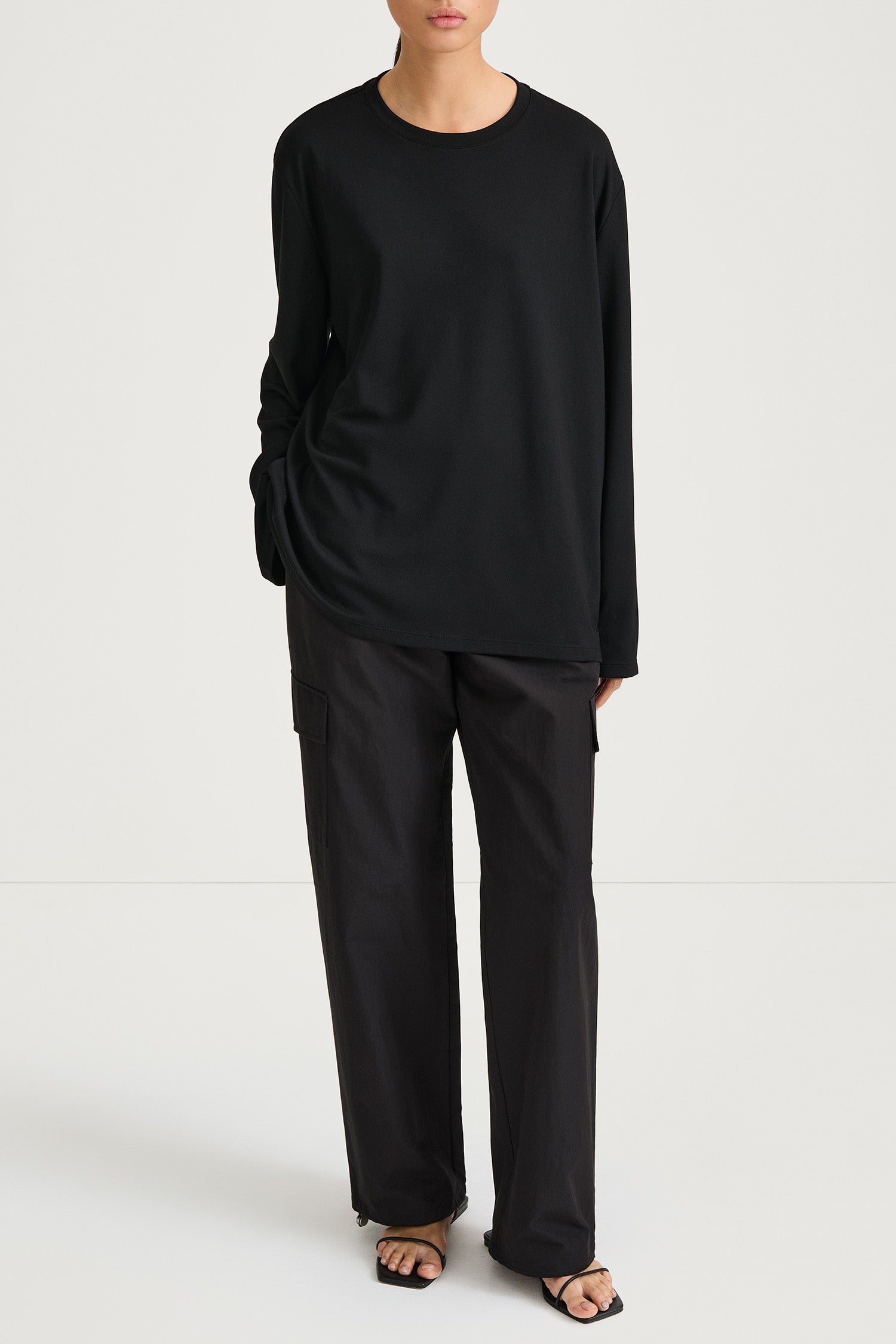 Shea leisure trousers pockets black stylein model image front
