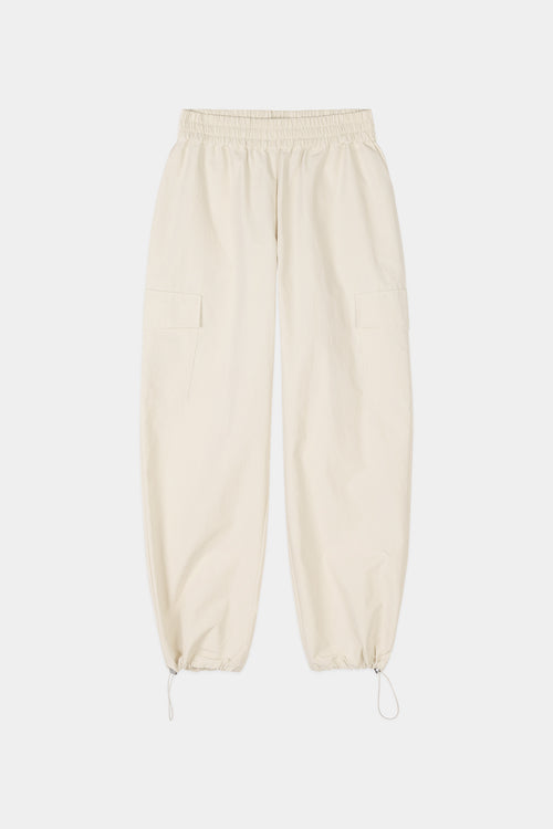 Shea leisure trousers pockets cream stylein model image front