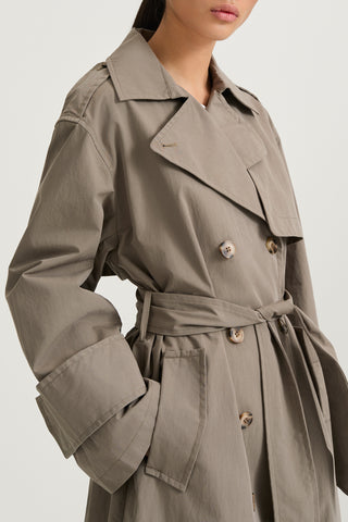 Siena Trench Coat Long Mud Stylein Model image side close