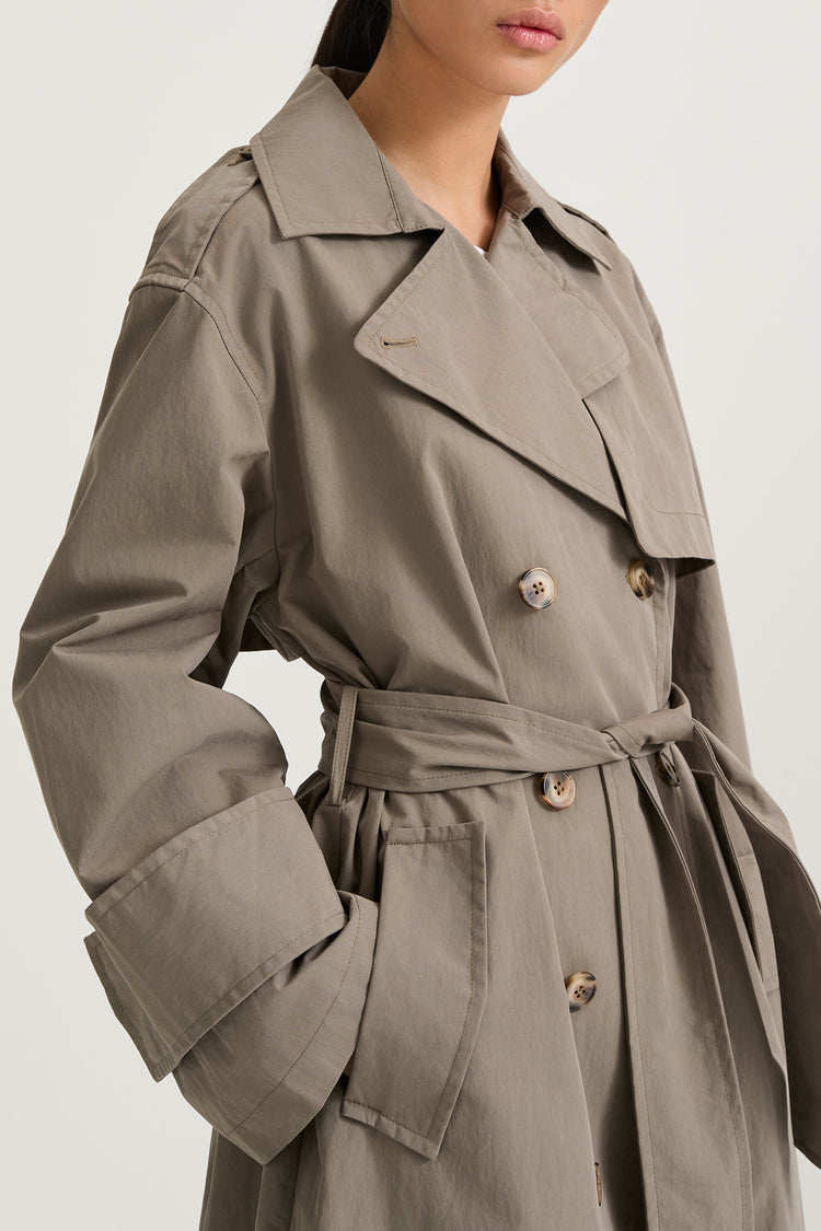 Siena Trench Coat Long Mud Stylein Model image side close