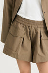 Sonya flared trench cotton shorts army green stylein model image close