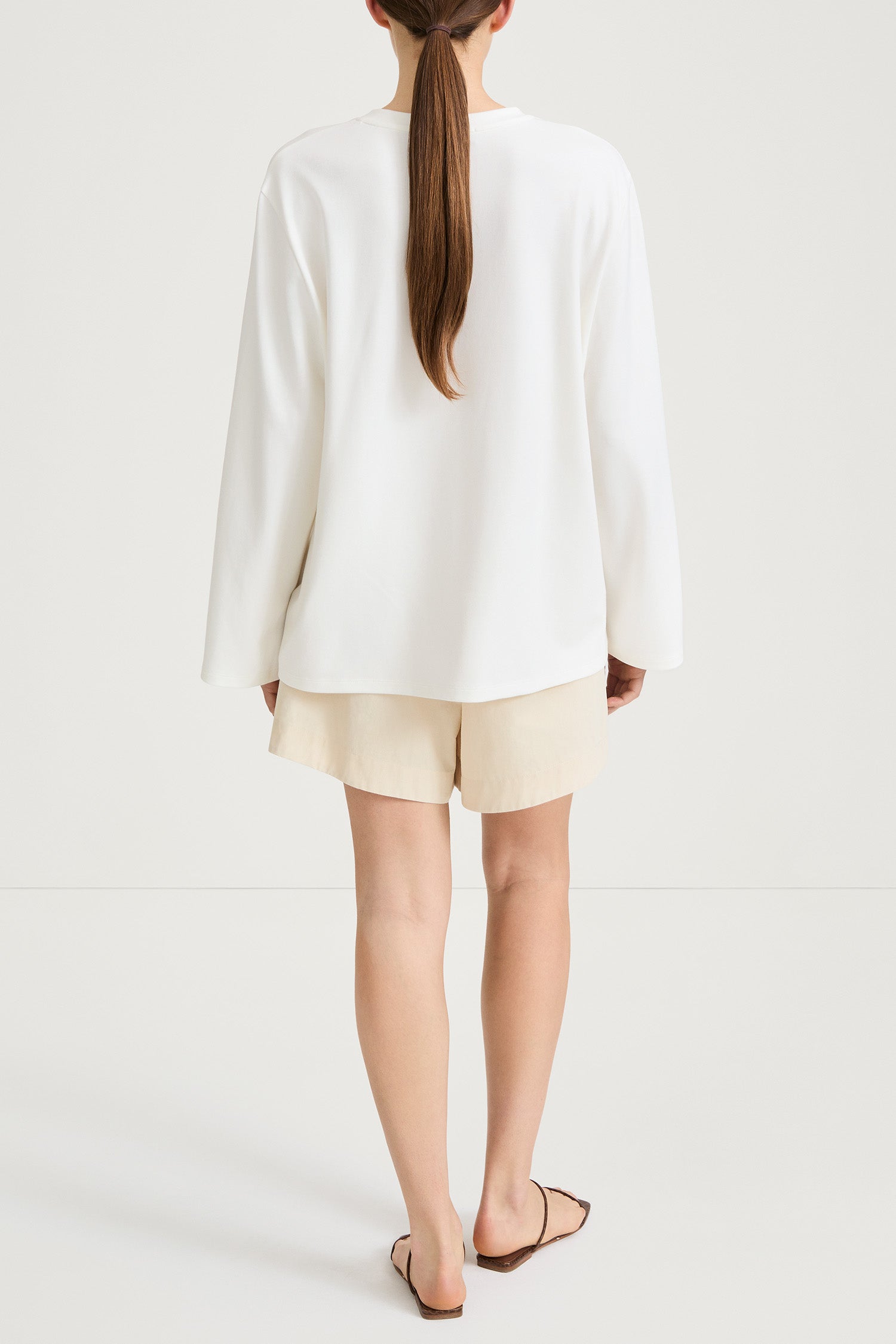 Sonya flared trench cotton shorts cream stylein model image back