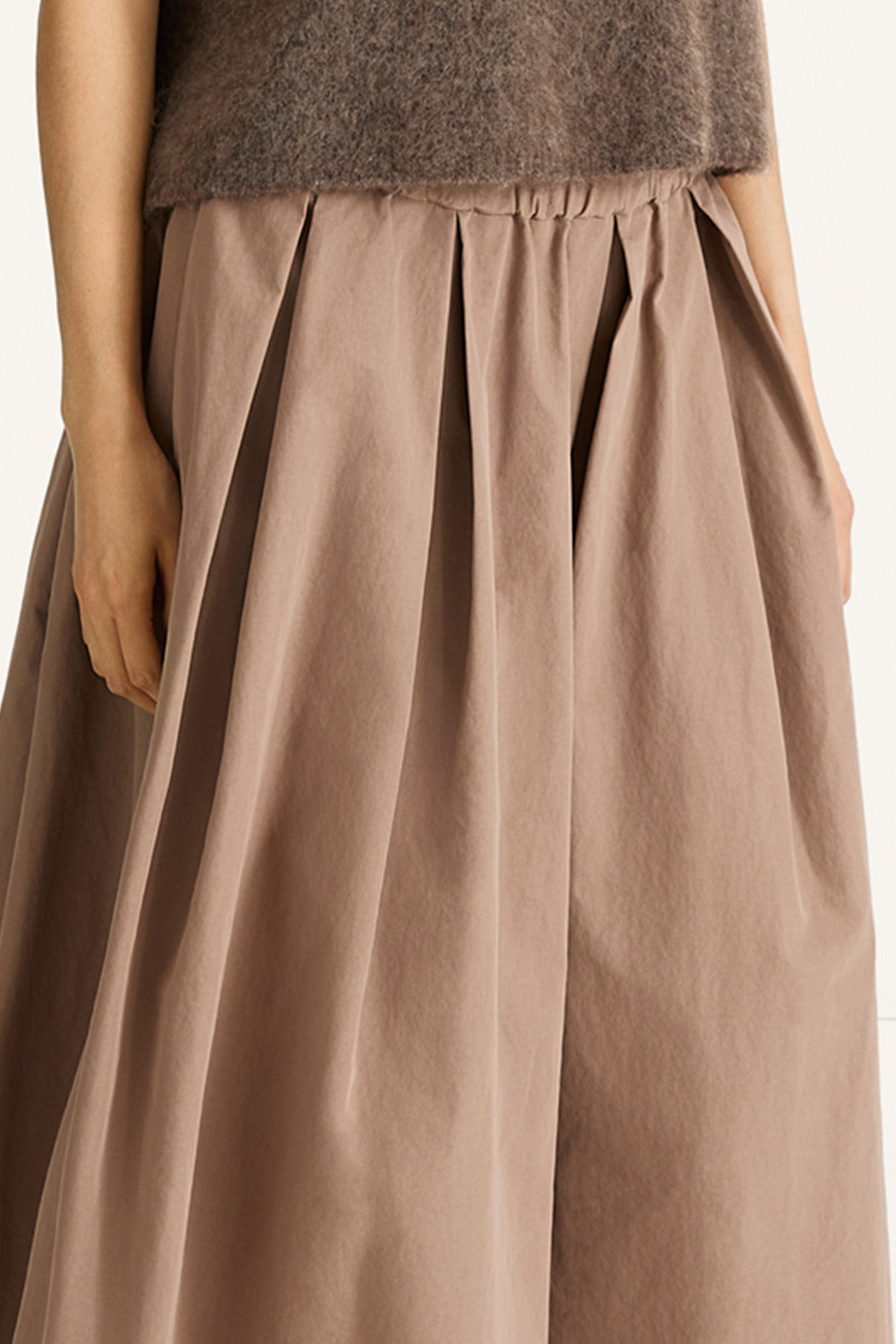 Sorina long trench skirt hazel stylein model image front close-up