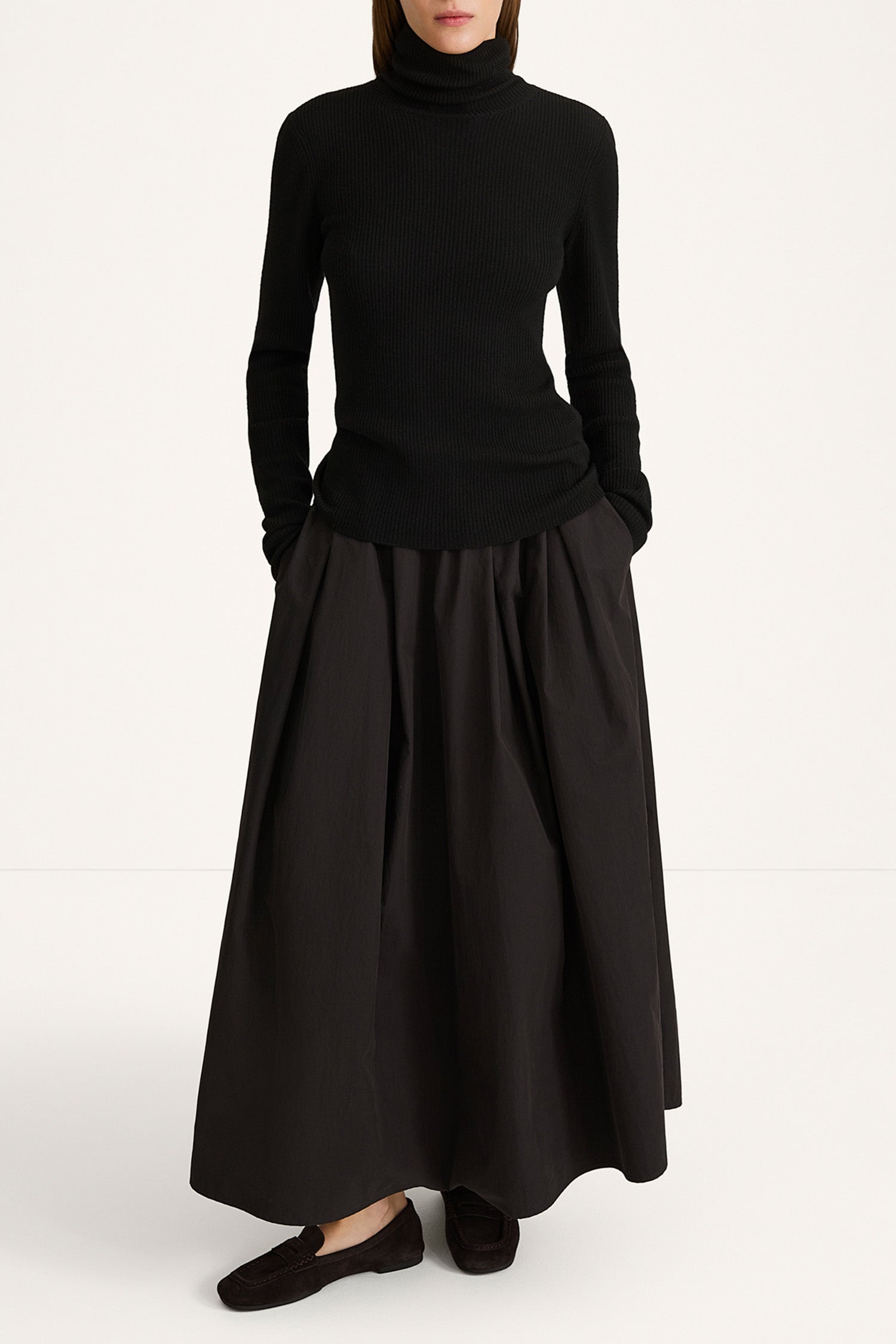Sorina rench skirt long black stylein model image front