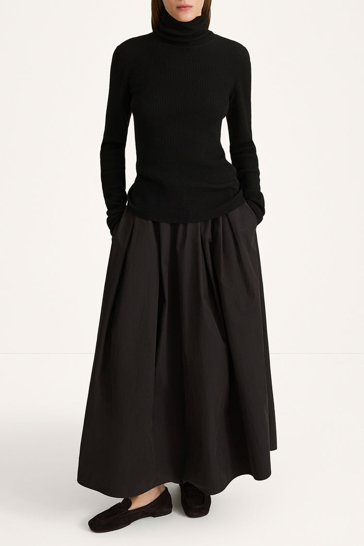 Sorina rench skirt long black stylein model image front