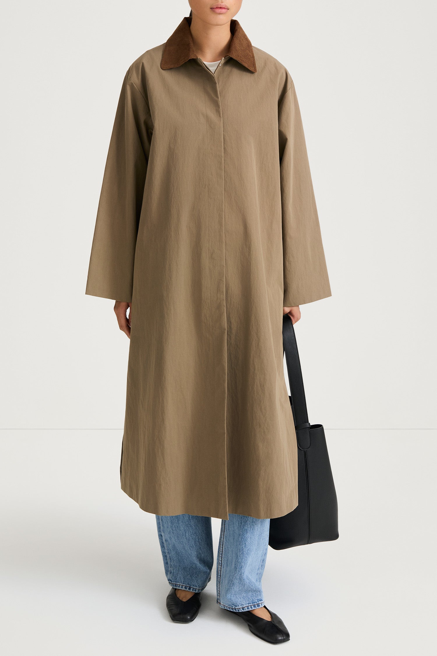 Sylvia loose flared cotton trench coat army green stylein model image front