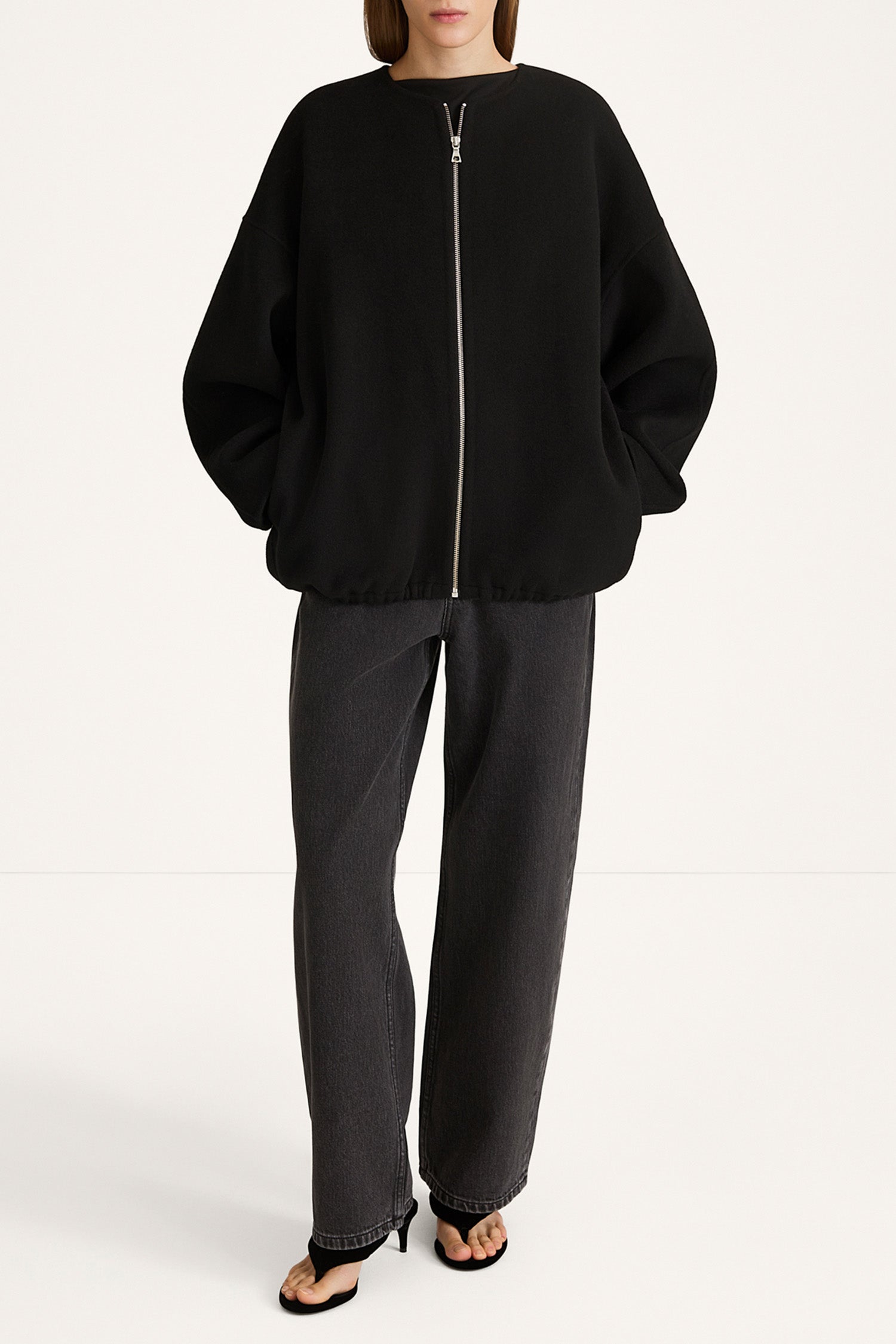 Tauro short jacket black stylein model image front