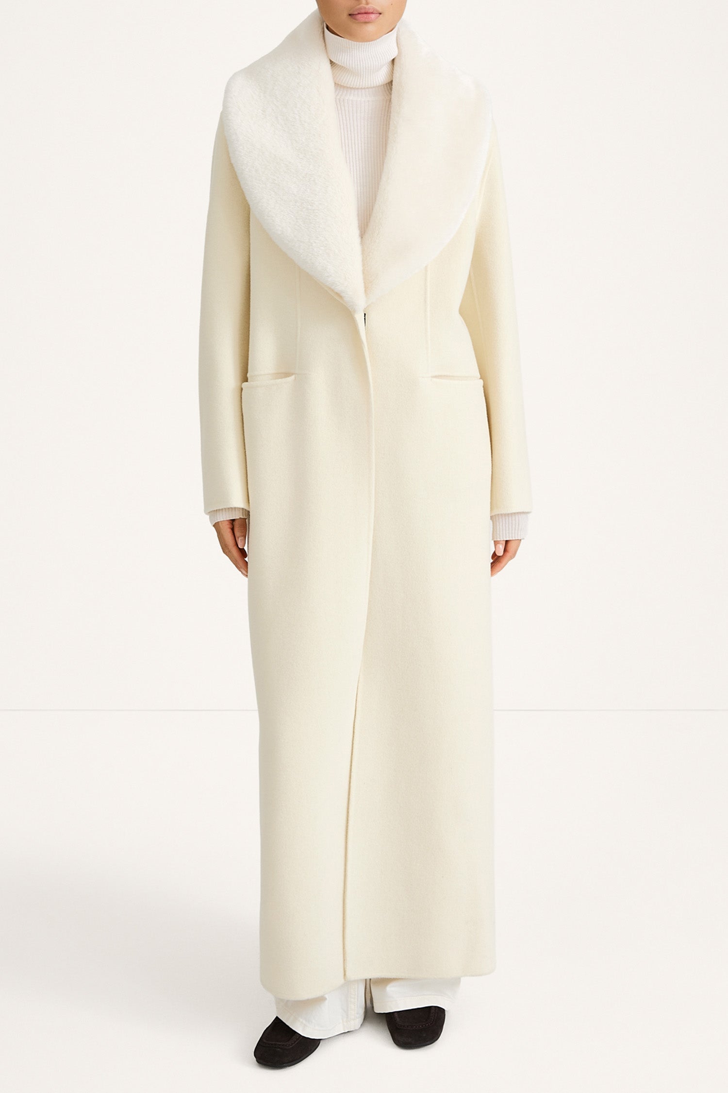 white maxi wool coat with a faux fur collar stylein tera thivona model image