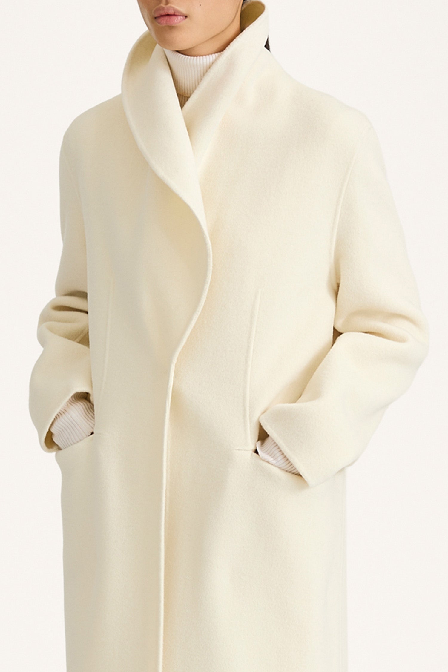 white maxi wool coat stylein tera detail