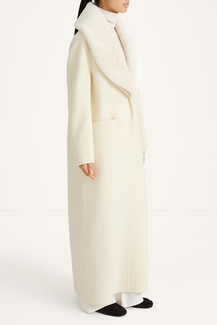 white maxi wool coat with a faux fur collar stylein tera thivona