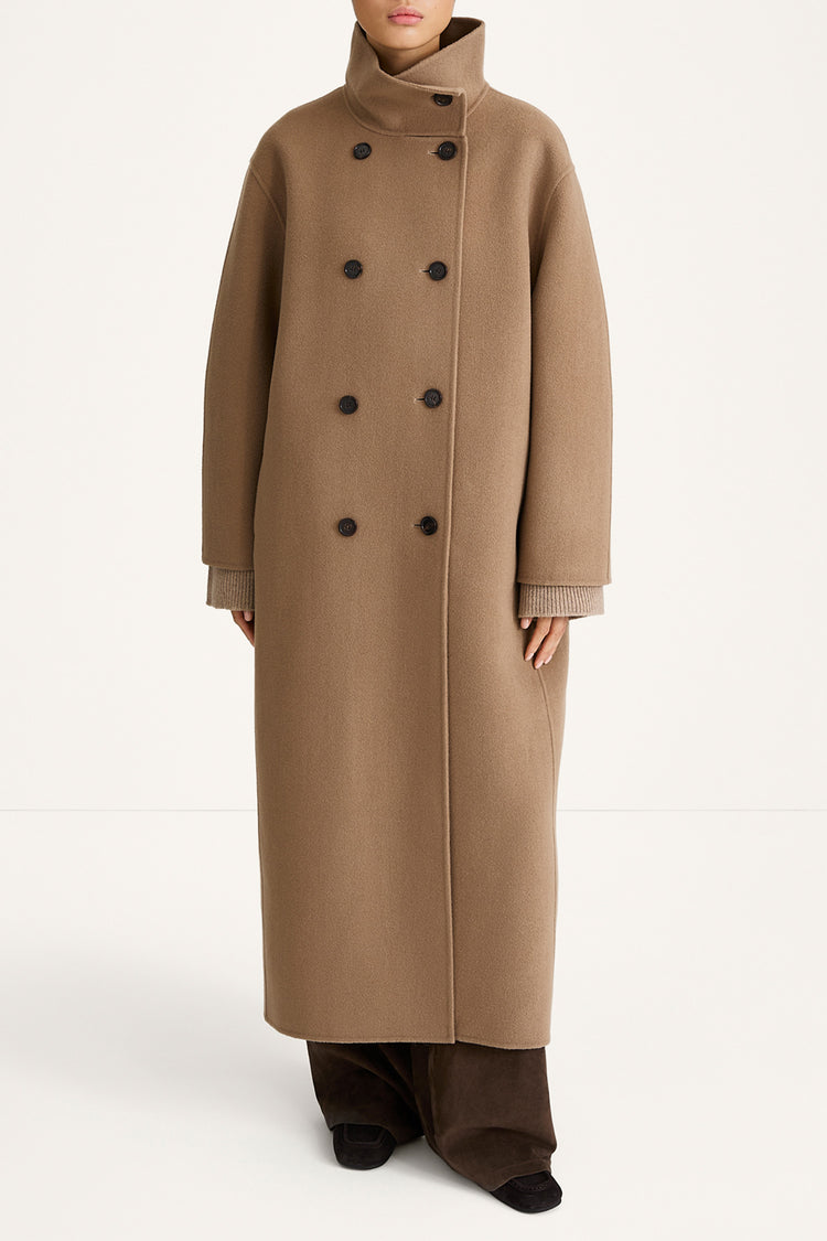 Tovino wool long coat taupe stylein model image front