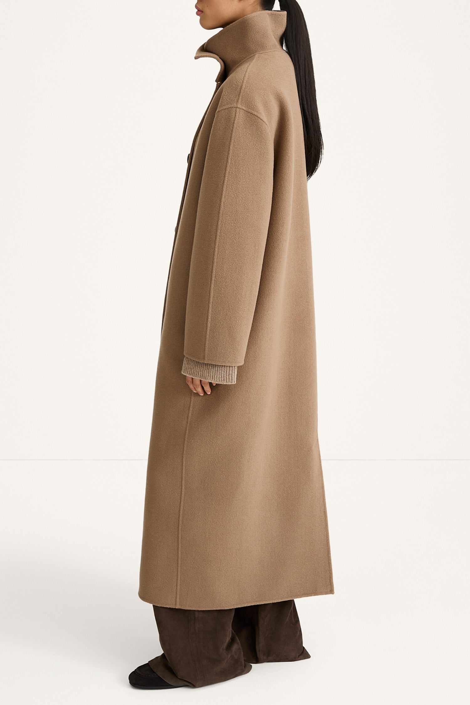 Tovino wool long coat taupe stylein model image side