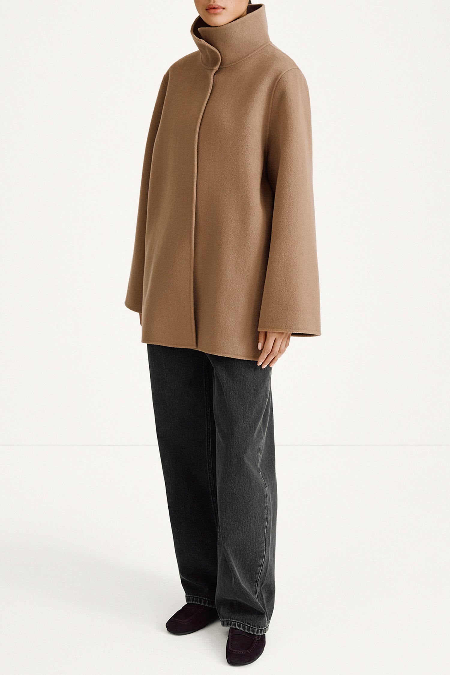 Trecate wool short coat taupe stylein model image side