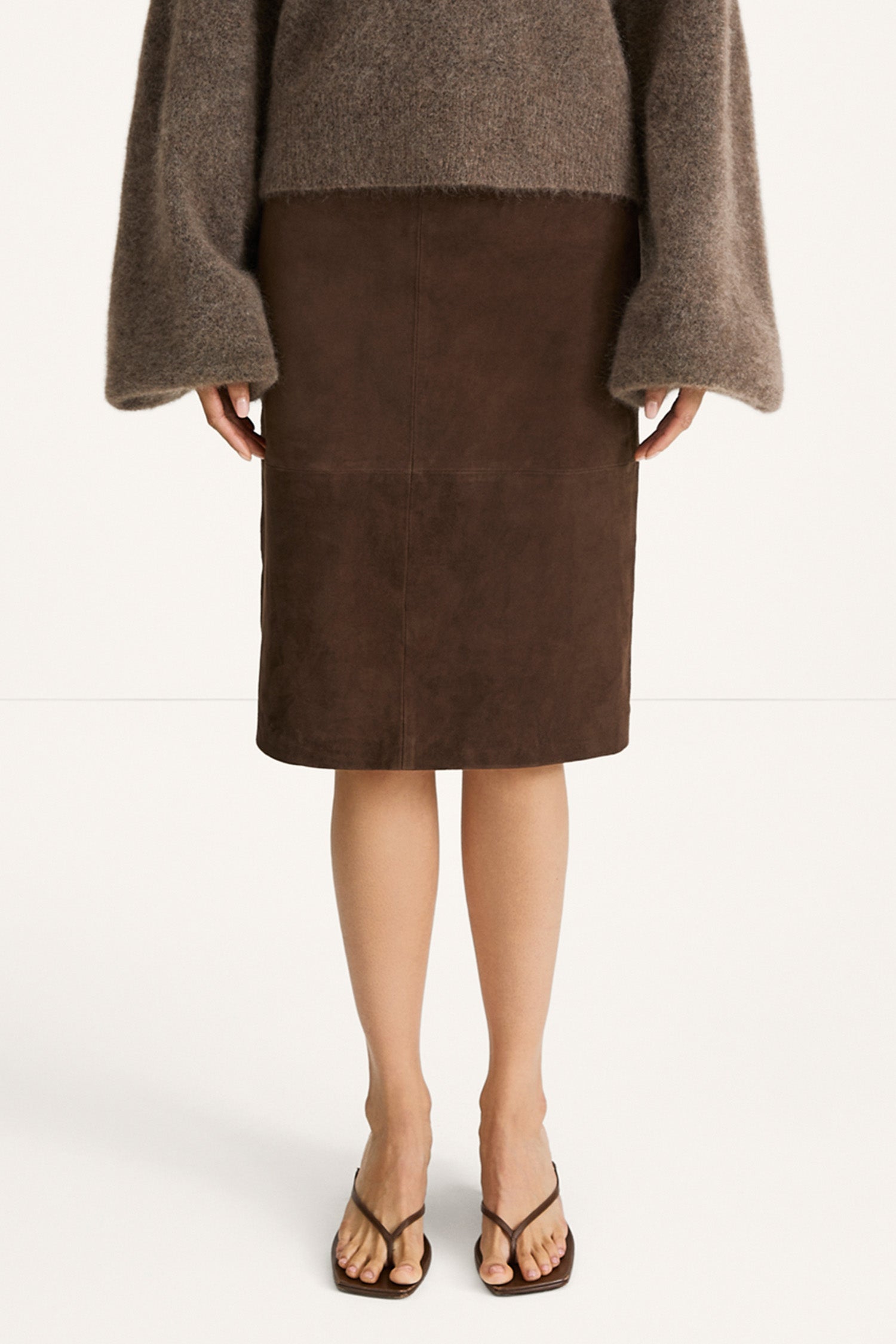 Valeria suede skirt pebble brown stylein model image front close