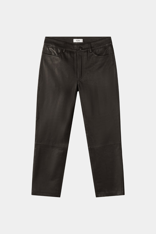 Vasto leather trousers coffee stylein model image