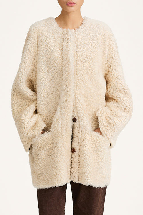 Veda jacket ecru stylein modell image front close-up 