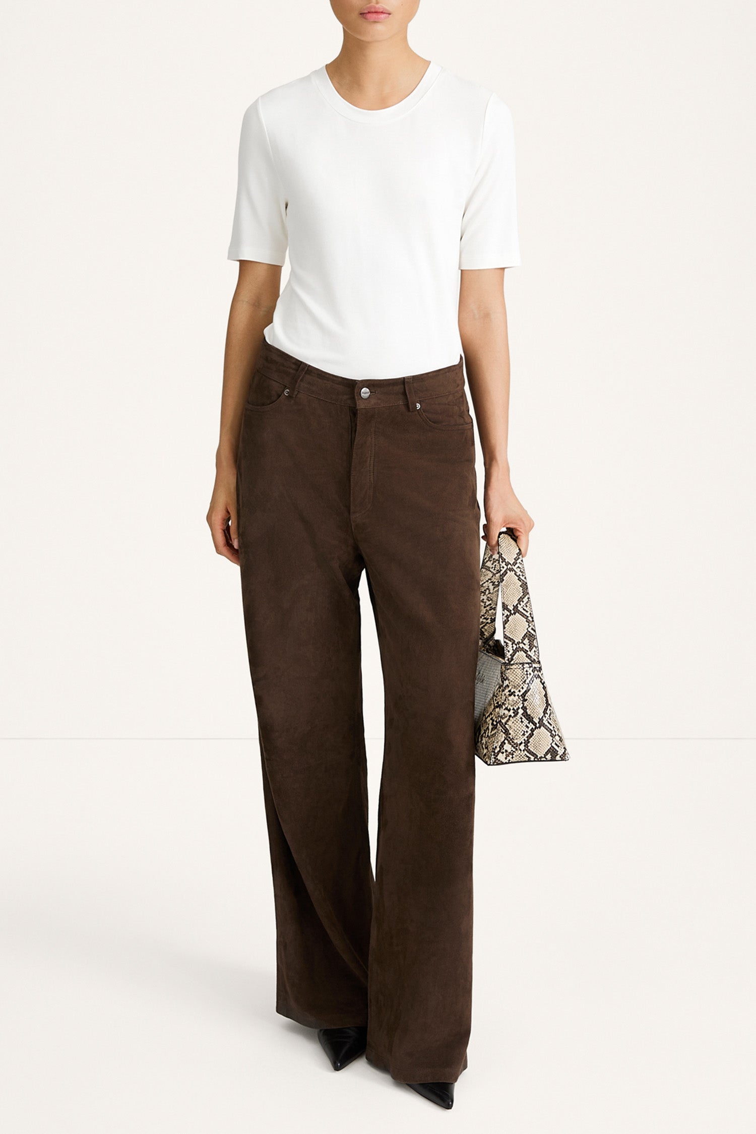 Victory suede trousers pebble brown stylein model image front