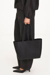 Yacht bag mini faux leather black stylein model image side