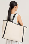 Yacht canvas bag cream black stylein model image