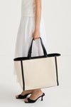 Yacht canvas bag cream black stylein model image