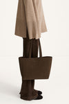 Yacht bag mini coffee suede stylein model image side