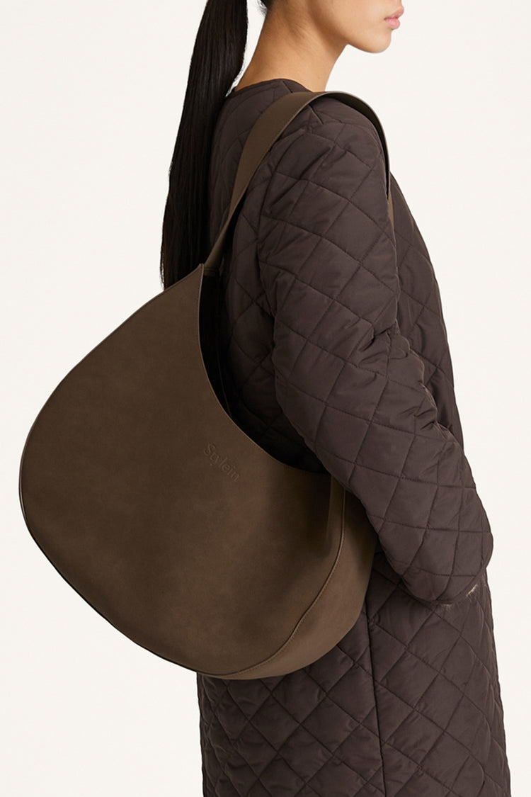 Yardly faux leather shoulder bag coffee  stylein model image side