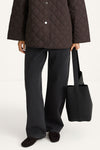 Youness bucket bag faux leather black stylein model image front