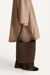 Youness bucket bag faux suede coffee stylein model image side