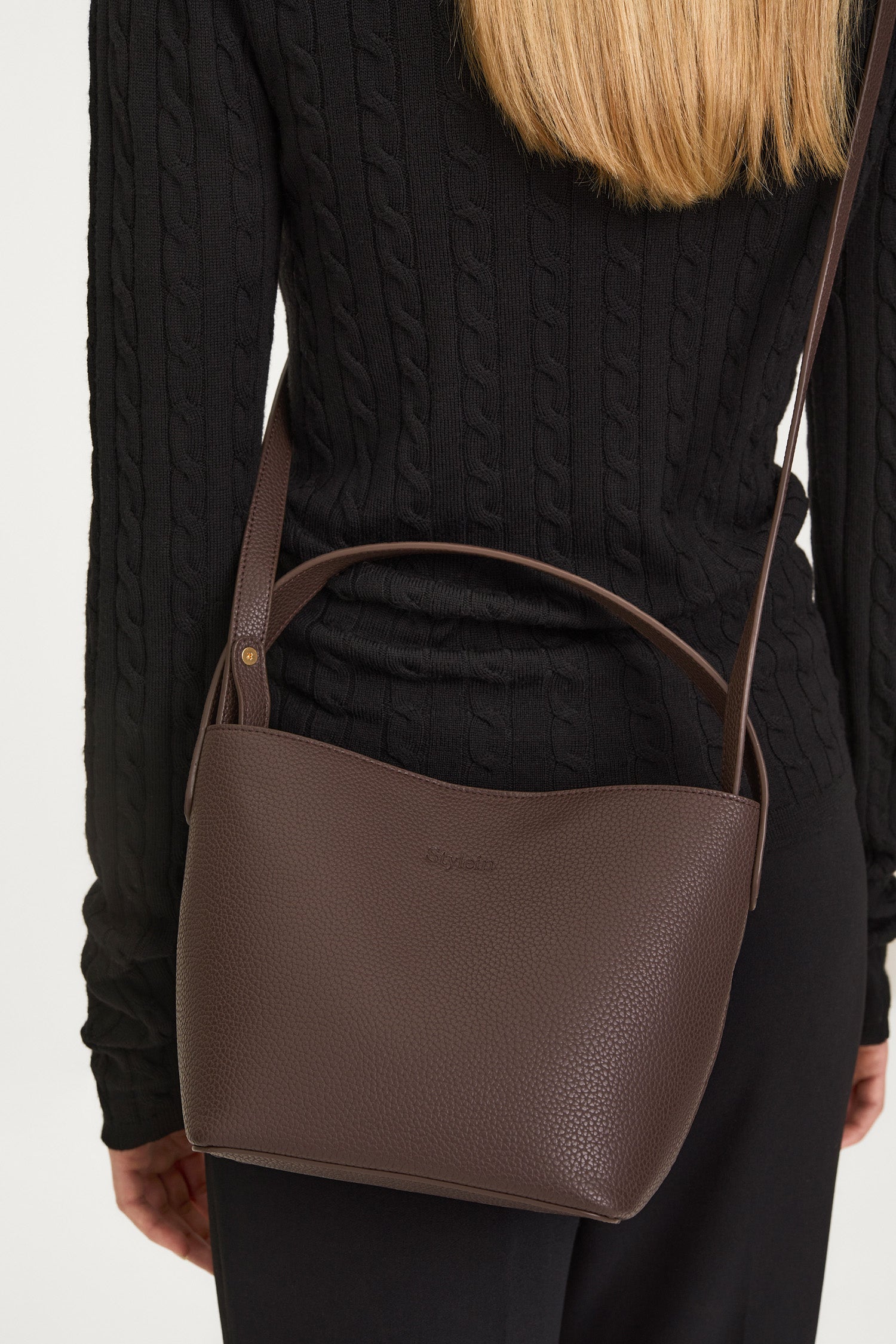 Youness mini bag faux leather coffee stylein model image back close