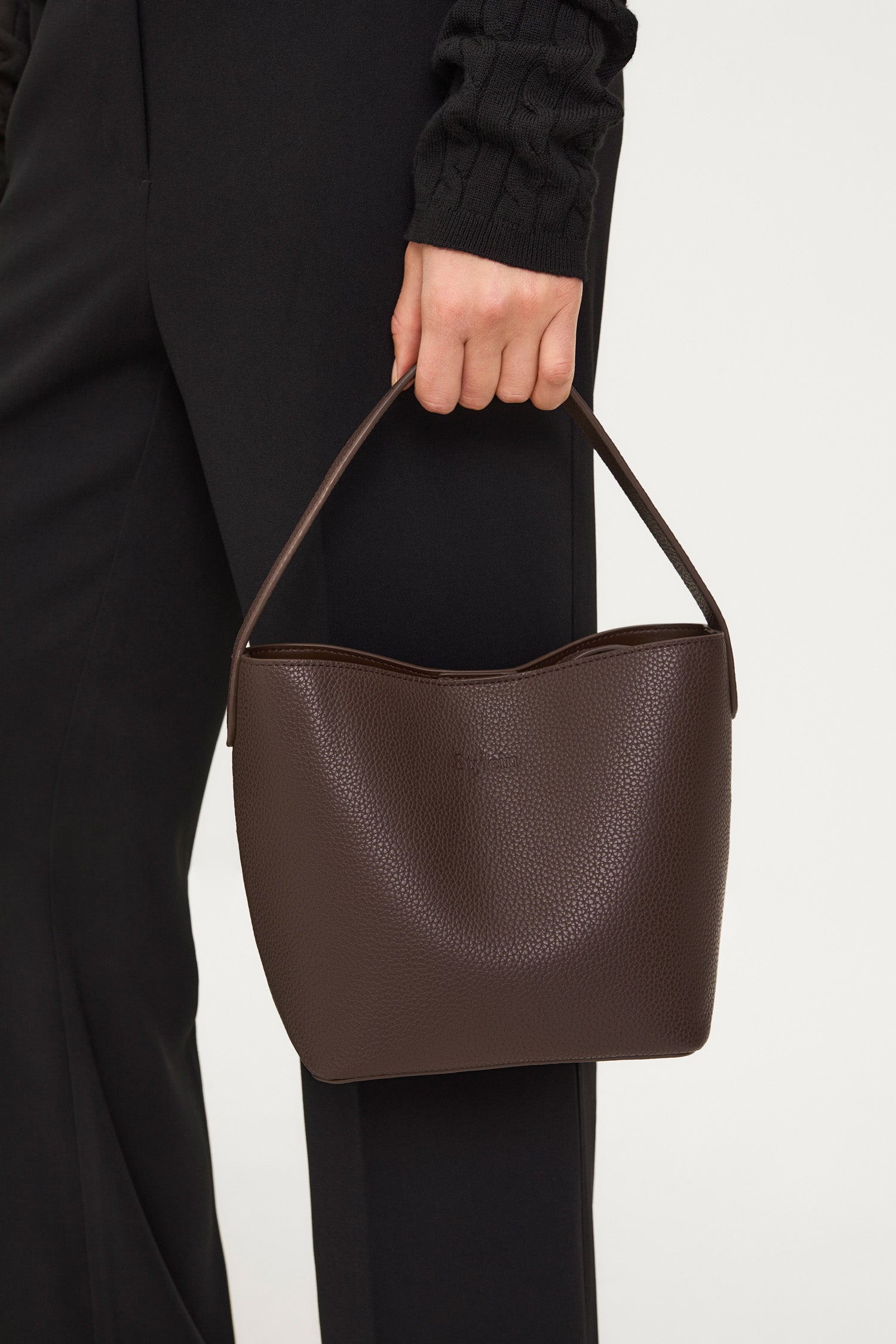 Youness mini bag faux leather coffee stylein model image side close