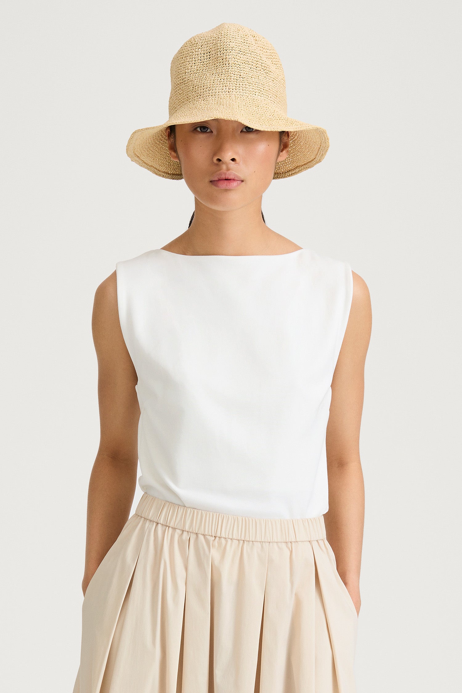 Yuri crocheted bucket hat stylein model image front