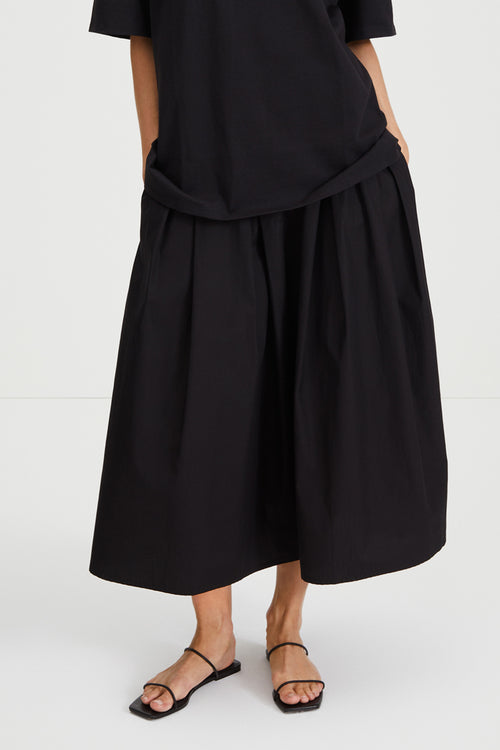 Jorina skirt voluminous mid length a line black stylein front image