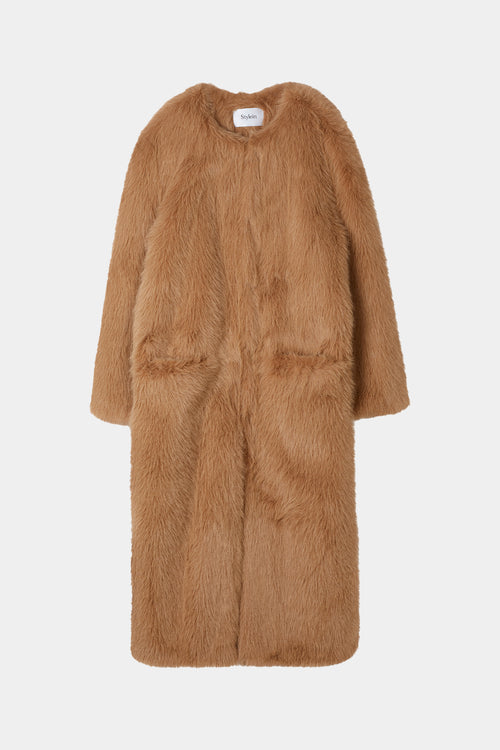 camel faux fur coat stylein haiza model image
