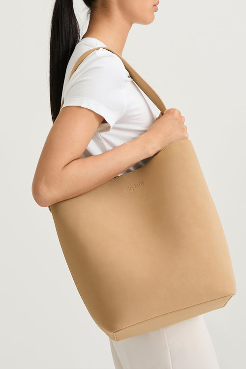 Sand beige bucket bag faux suede stylein youness side close up model image