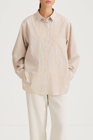 Beige striped cotton shirt jansell stylein front close up model image
