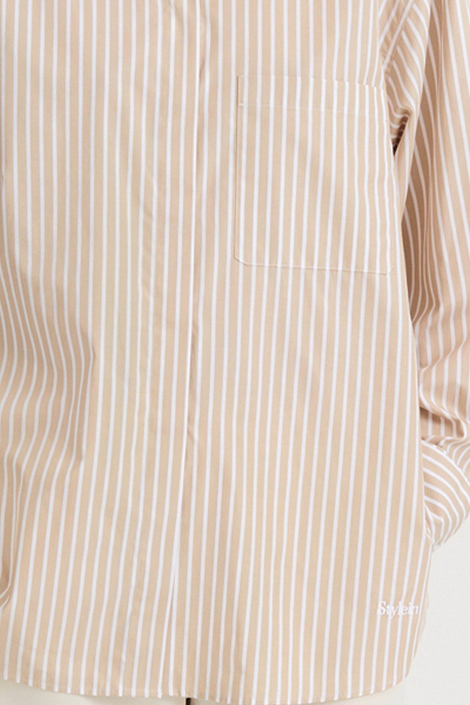 Beige striped cotton shirt jansell stylein front close up model image