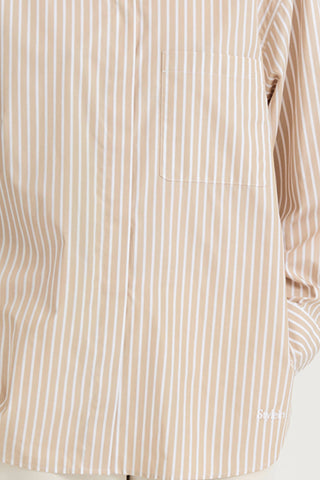 Beige striped cotton shirt jansell stylein front close up model image