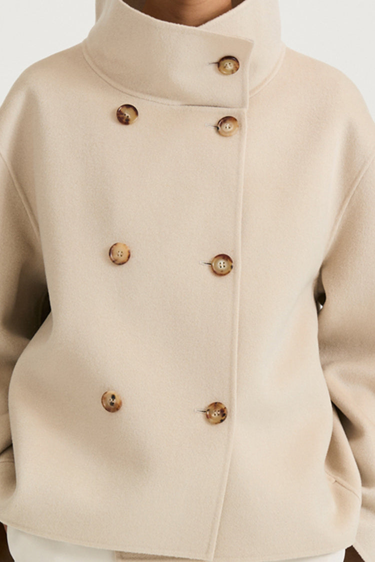 Beige wool jacket stylein tove front close up model image