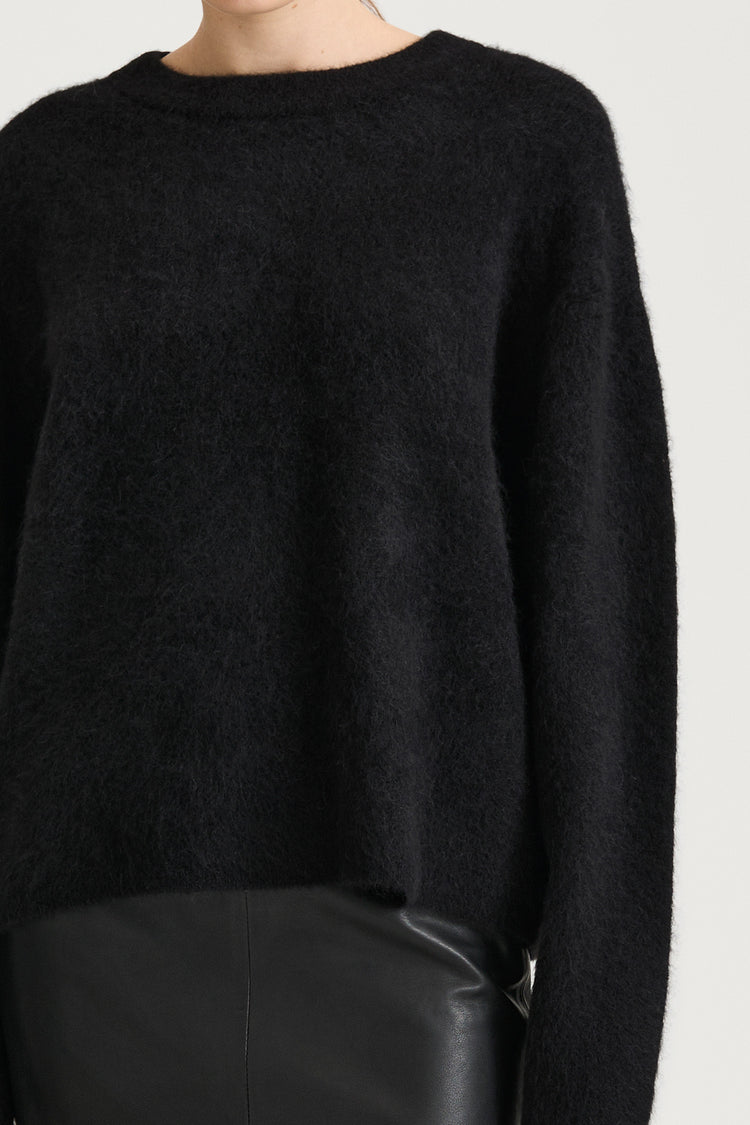 black alpacka sweater stylein lorena detail
