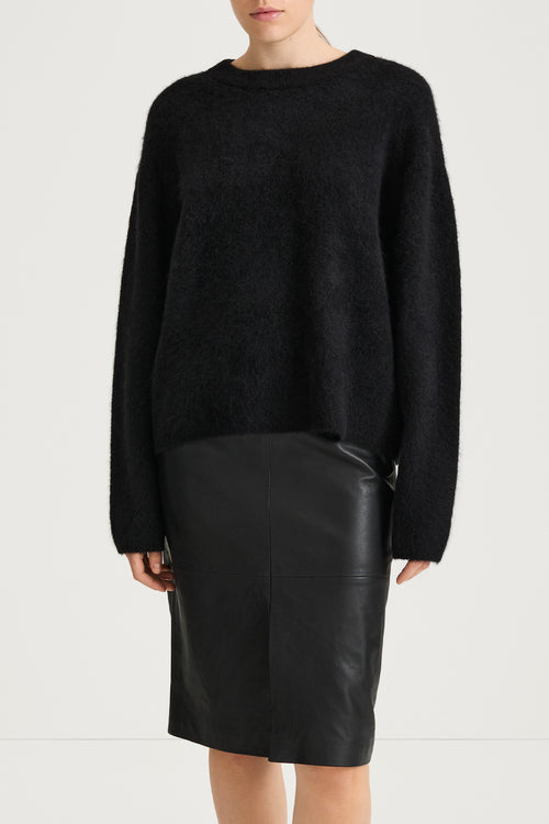 black alpacka sweater stylein lorena close up