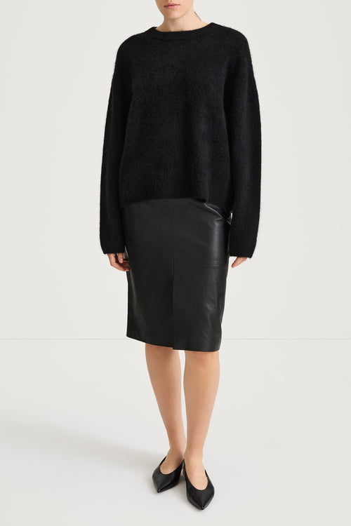 black alpacka sweater stylein lorena model image